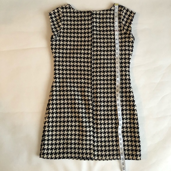 Knitted Dove Wool Gingham Short Sleeve Dress - Picture 9 of 10